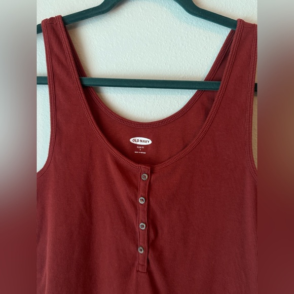Old Navy Women's Black and Red Orange Tank Tops - Picture 4 of 4